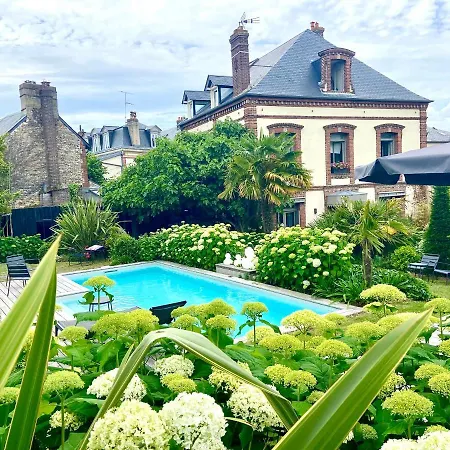 Du Cedre Bed and Breakfast