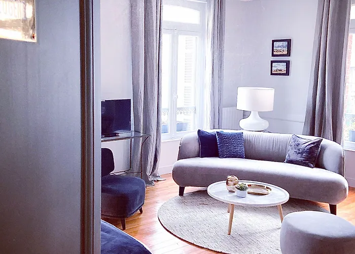 Alojamento de Acomodação e Pequeno-almoço Du Cedre 4*